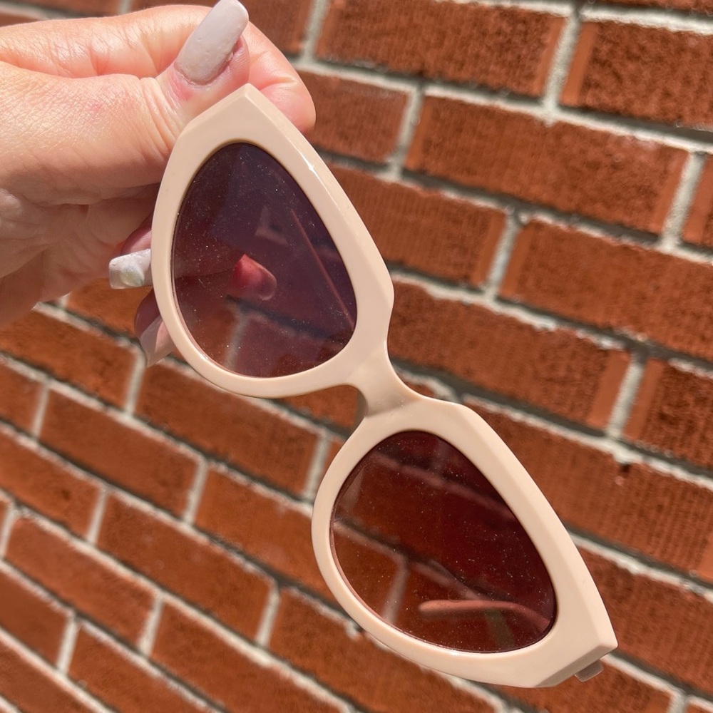 Beige/Tan cat-eye sunglasses